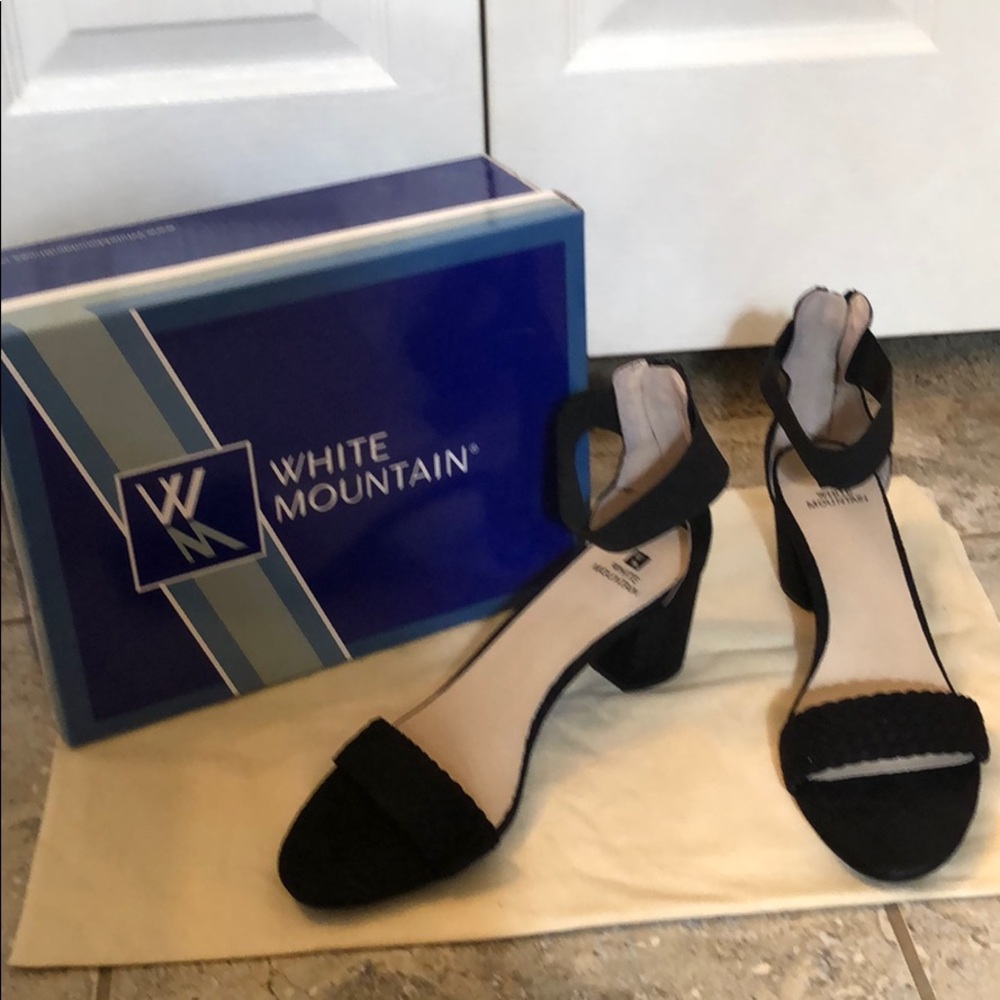 White Mountain Woman’s Block Heel Sandals